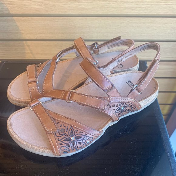 SANDALS! - Picture 2 of 5